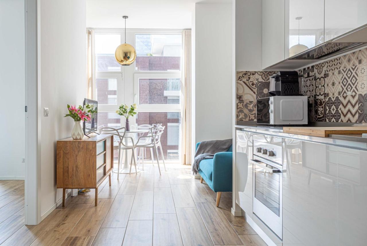 Sunlit 1 Bedroom Apt Via Pirelli Milan Exterior photo